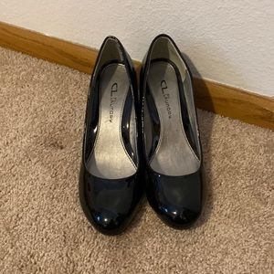 Black heel, size 8